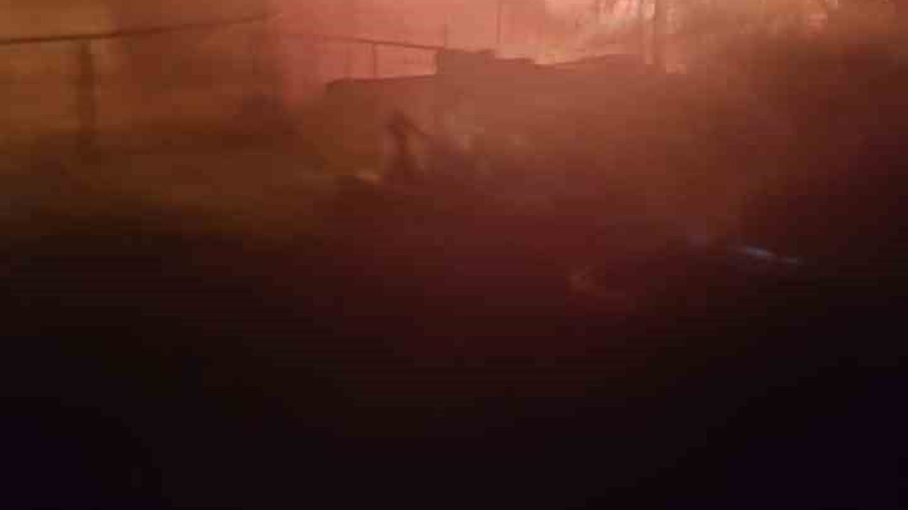 Edirne'de Naipyusuf köyünde ev yangını: 1 kişi dumandan etkilendi, itfaiye müdahalesiyle söndürüldü