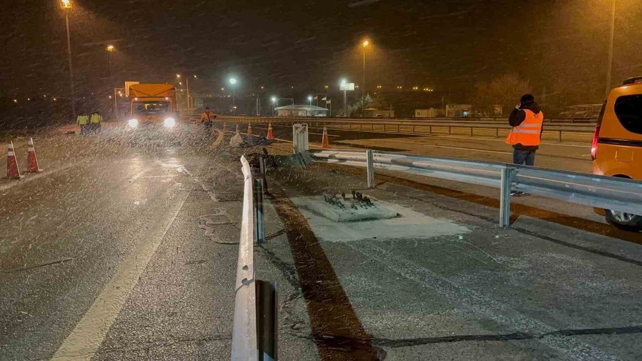 Edirne'de ters yöne giren alkollü sürücü bariyerlere çarptı: 2 yaralı