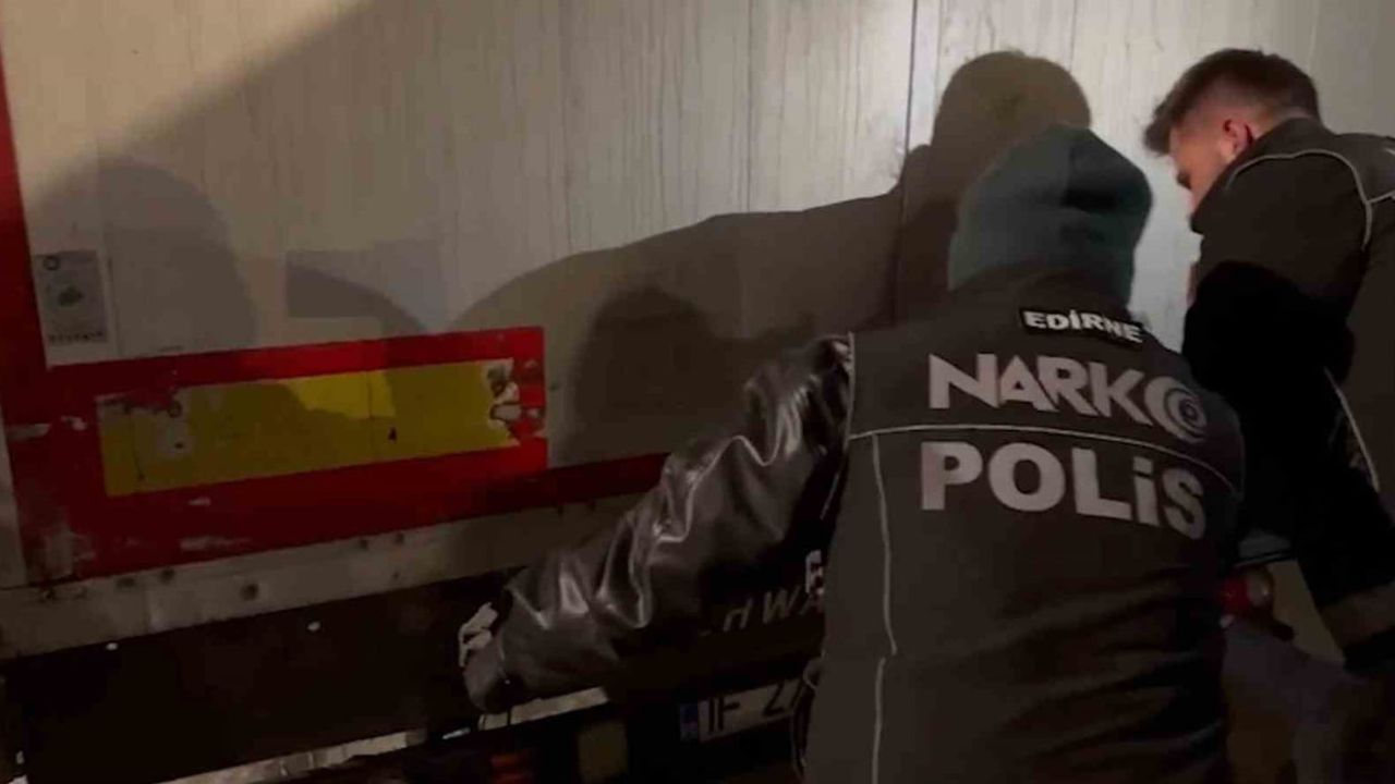 Edirne Hamzabeyli gümrük sahasında 220,7 kg kokain ve 69 kg skunk ele geçirildi
