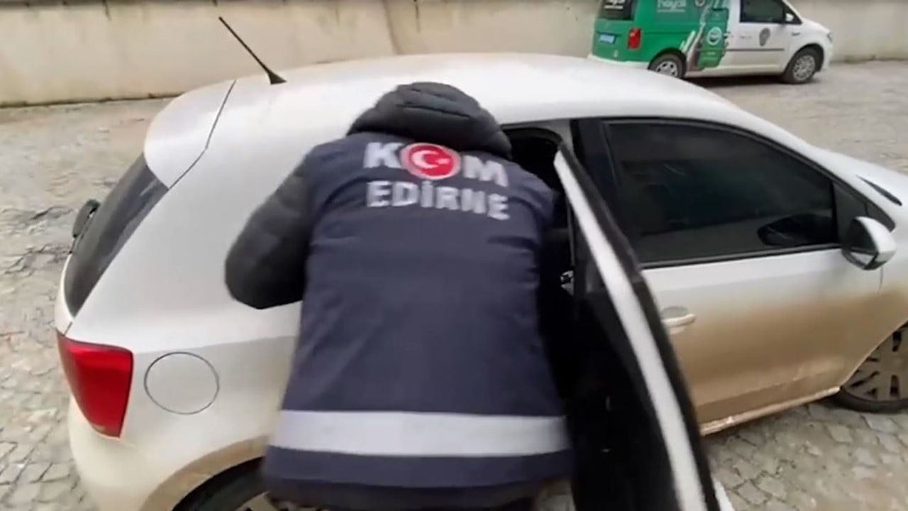 Edirne Kapıkule'de Avrupa'dan Kaçak Getirilen 128 El Sanatı Eseri Ele Geçirildi