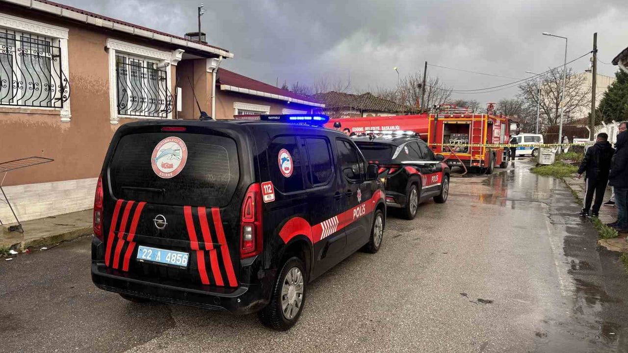 Edirne Karaağaç Mahallesi'nde müstakil ev yanarak kullanılamaz hale geldi