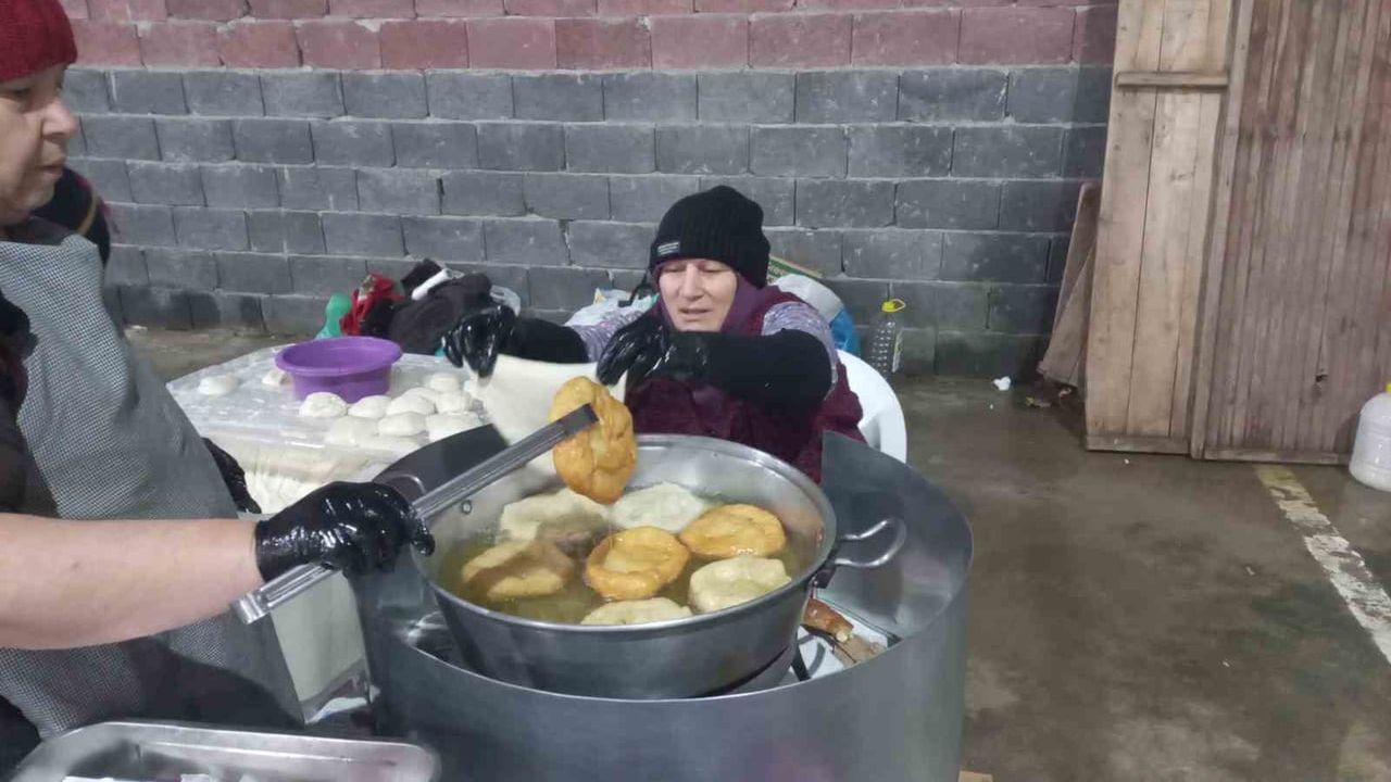 Edirne Üreten Kadınlar Pazarı kışa rağmen ilgi görüyor