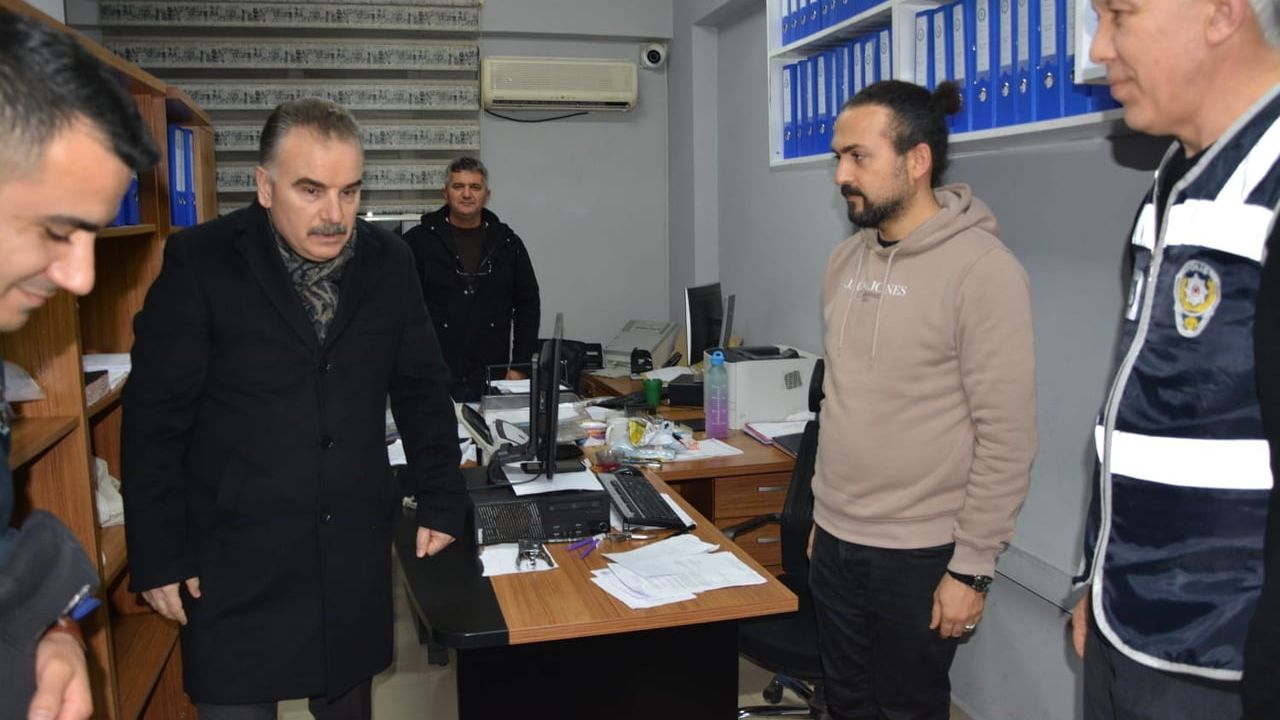 Edremit Kaymakamı Ahmet Odabaş, yeni yılda görev başındaki sağlık ve güvenlik personelini ziyaret etti