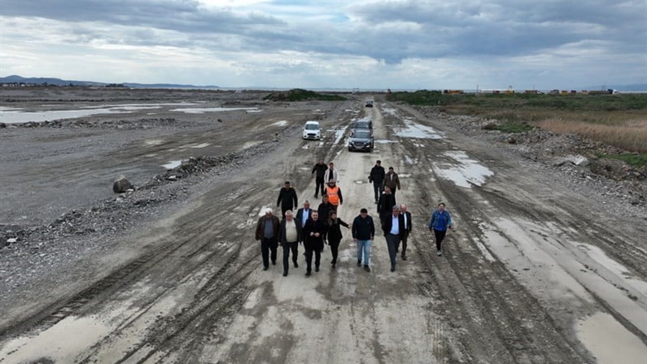 Edremit’te Jeotermal Kaynaklı Sera OTB Proje Alanı Kaymakam Odabaş ve Başkan Ertaş tarafından incelendi