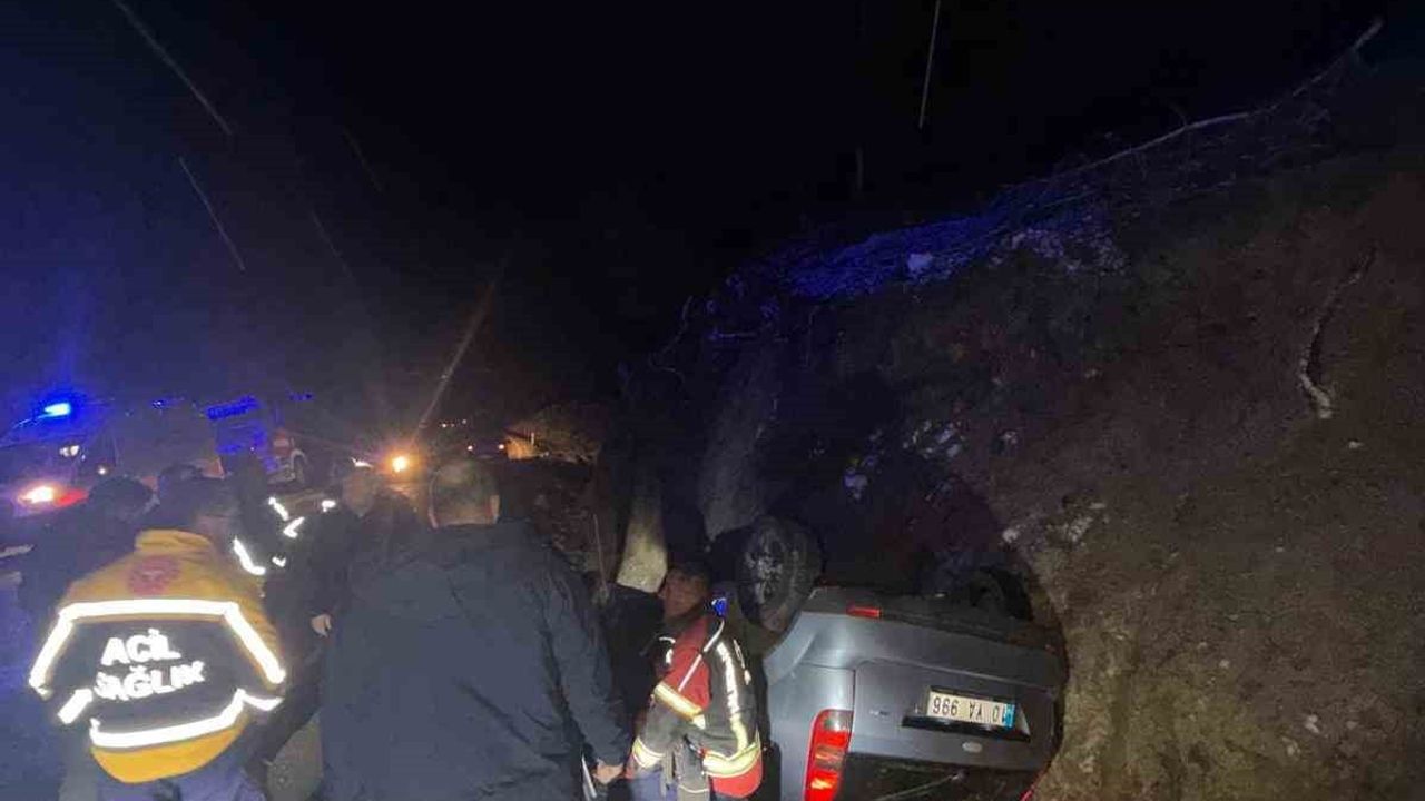 Edremit'te Kazdağları yolunda otomobil takla attı, yaralılar hastaneye kaldırıldı