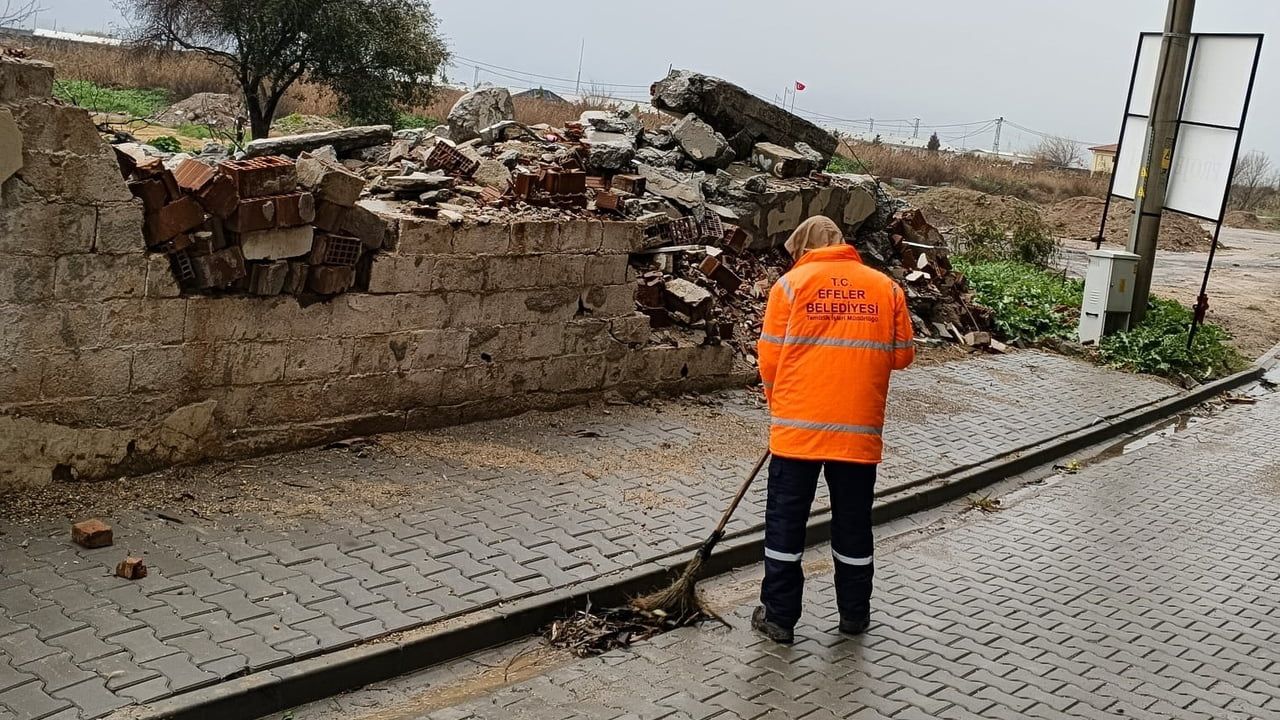 Efeler Belediyesi yağışlara karşı kapsamlı önlem ve temizlik çalışması yürütüyor