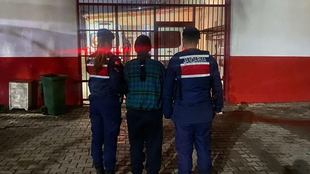 Efeler'de 15 yıl hapis cezası bulunan kadın jandarma tarafından yakalandı