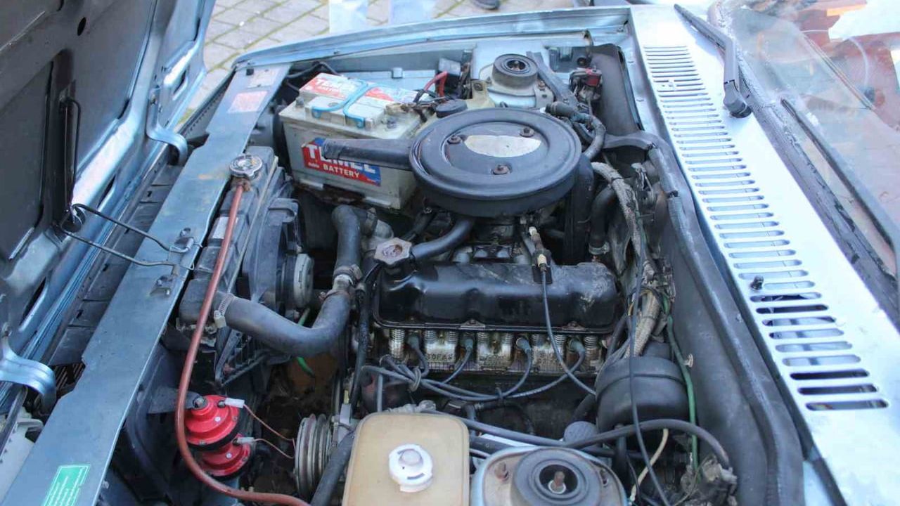 Efeler'de park halindeki araçta duman ve küçük çaplı alev; sürücünün müdahalesi hasarı sınırladı