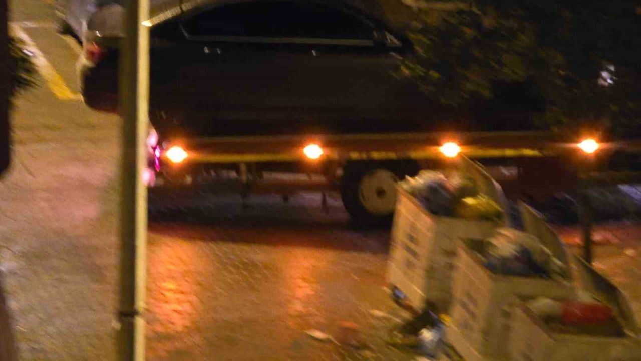 Efeler'de yaya geçidinde iki çocuğa çarpıp kaçan sürücü, plakasını çöp poşetiyle gizlemeye çalıştı