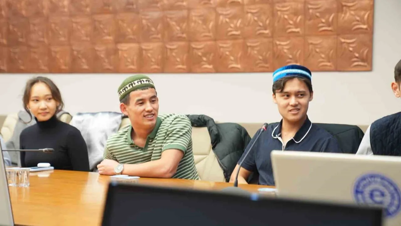 Ege Üniversitesi'nde Orhun Değişim Programı öğrencilerine veda toplantısı