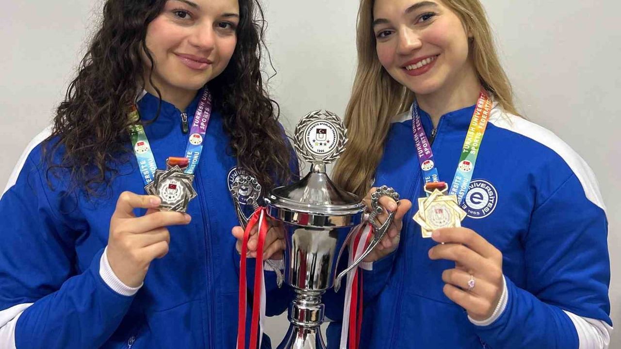 Ege Üniversitesi öğrencileri kick boksta Türkiye şampiyonu oldu