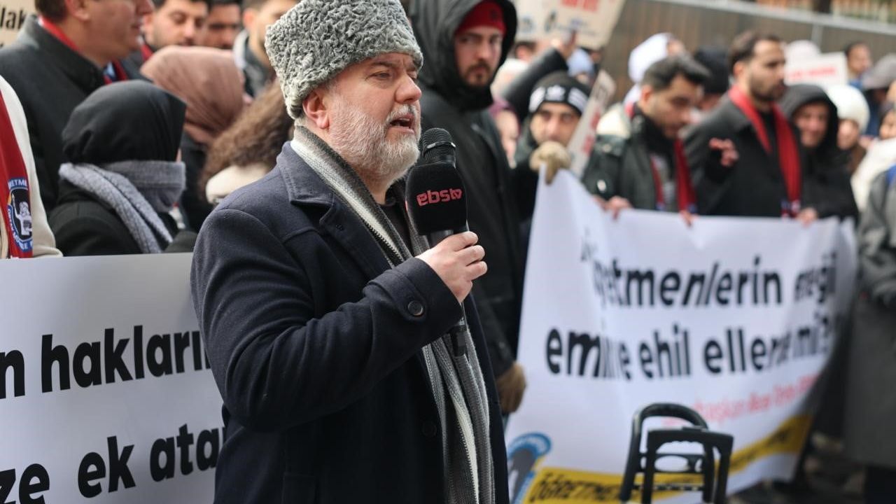 EĞİTİM-BİR-SEN, ek atama bekleyen öğretmen adaylarının eylemine Milli Eğitim Bakanlığı önünde destek verdi