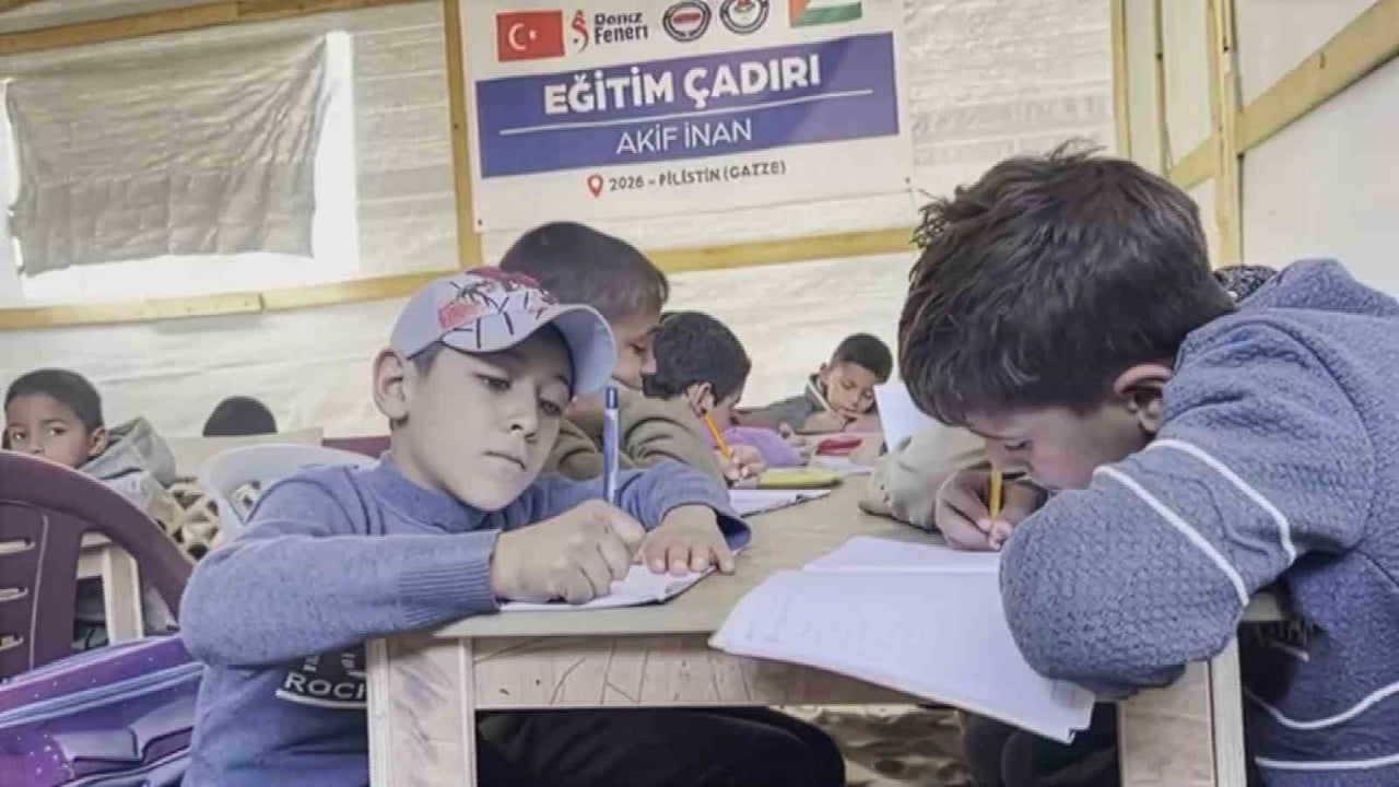 Eğitim-Bir-Sen, Gazze’de 'Akif İnan Eğitim Çadırı' ile 120 çocuğun eğitimine destek veriyor