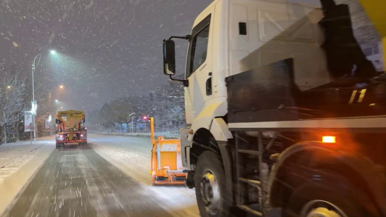 Elazığ Belediyesi karla mücadeleyi 61 araç ve 215 personelle sürdürüyor