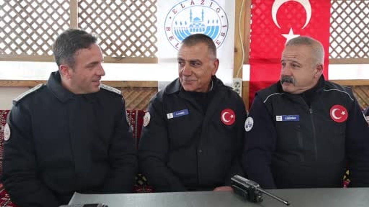 Elazığ'da 32 yıllık itfaiye çavuşu Mehmet Emin Cansız, son telsiz anonsuyla emekli oldu