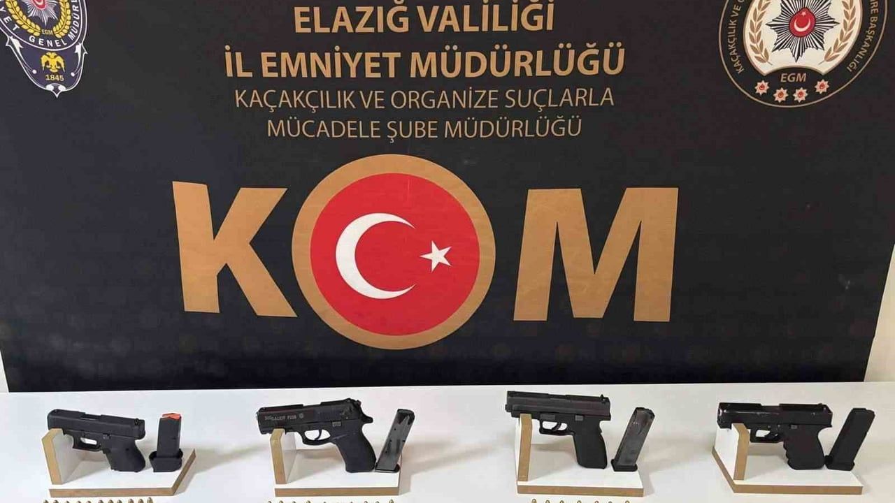 Elazığ'da İcadiye'de yapılan operasyonda 4 ruhsatsız tabanca ele geçirildi, 2 tutuklama