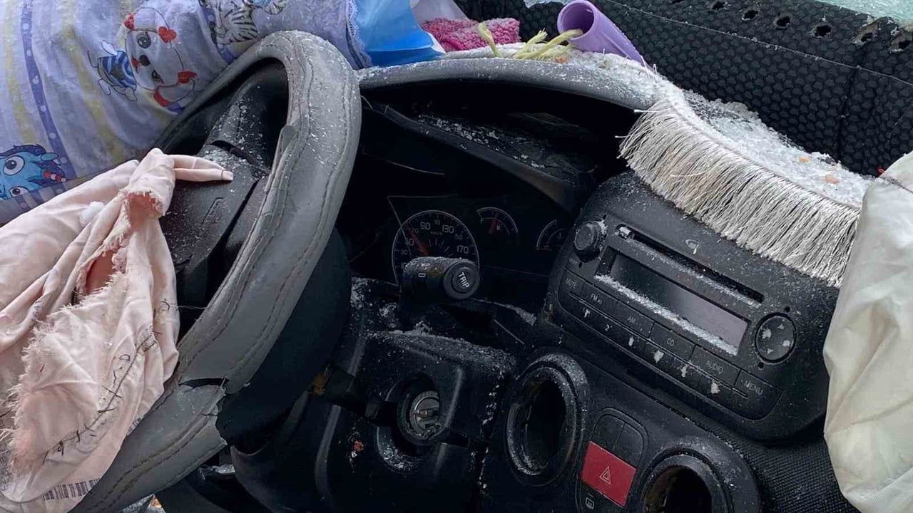 Elazığ’da kar ve buzlanmanın yol açtığı kaza: Park halindeki tıra çarpan araçtaki çift yaşamını yitirdi