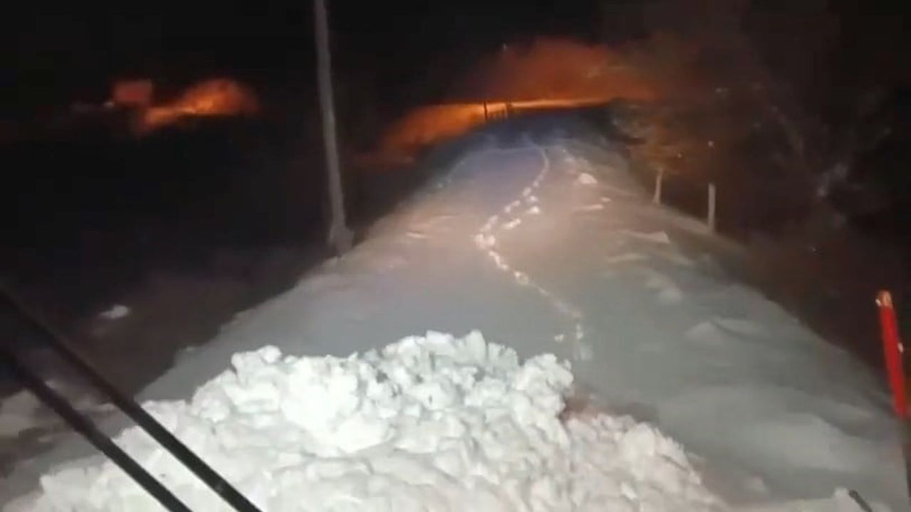 Elazığ'da kar yağışı sonrası 67 köy yolunun açılması için çalışmalar sürüyor