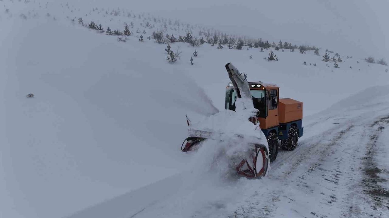 Elazığ’da karla mücadele: 113 köy yolunda çalışmalar sürüyor