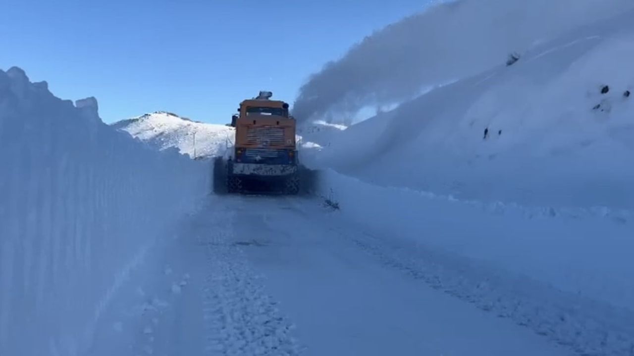Elazığ'da karla mücadele: 93 köy yolunda çalışmalar sürüyor
