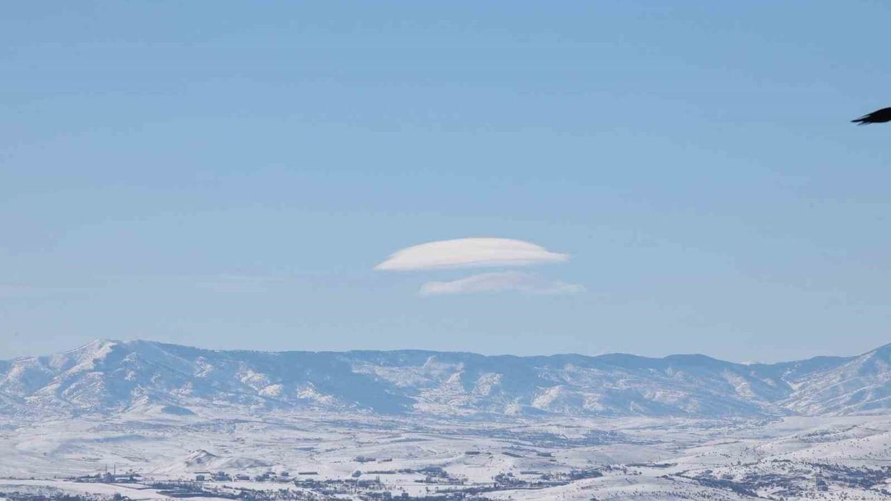 Elazığ'da Mercek Bulutları Görsel Şölen Sundı — Fotoğrafçı Naci Demirpolat Kaydetti