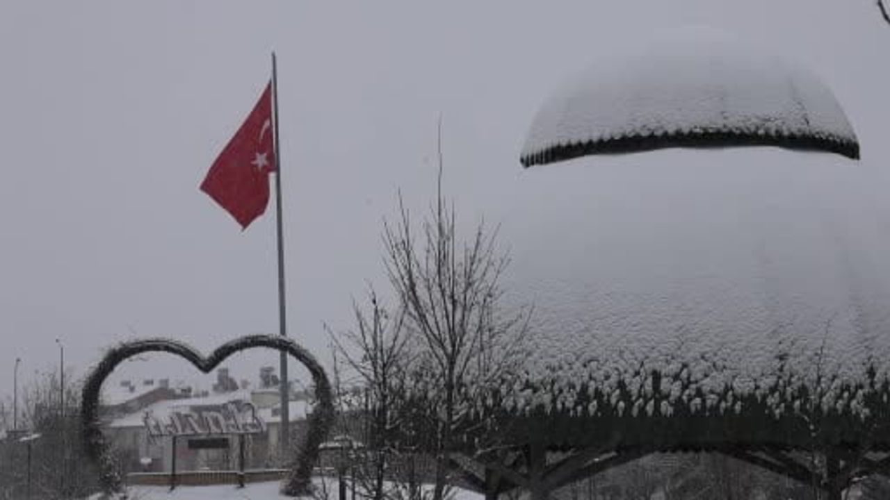 Elazığ'da Meteorolojinin Uyardığı Kar Yağışı Etkisini Sürdürüyor