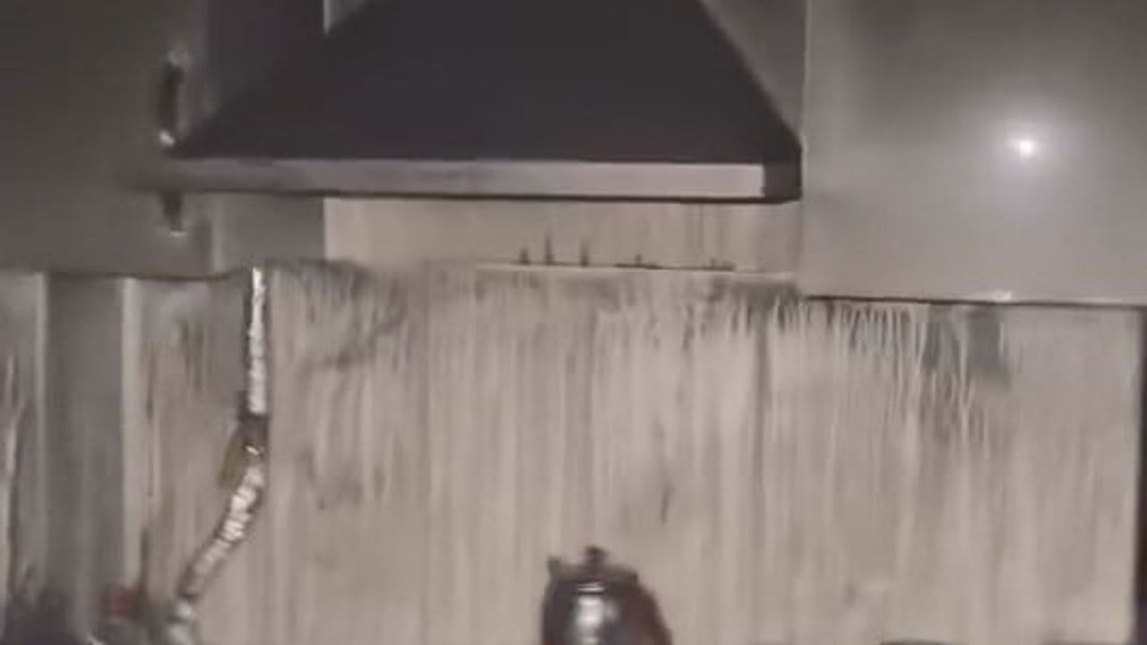 Elazığ'da Yıldızbağları Mahallesi'nde ev yangını söndürüldü