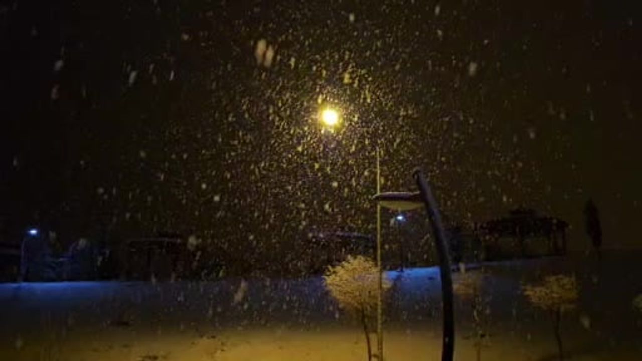 Elazığ'da yoğun kar yağışı başladı — Meteoroloji uyarısı ve ekiplerin çalışmaları