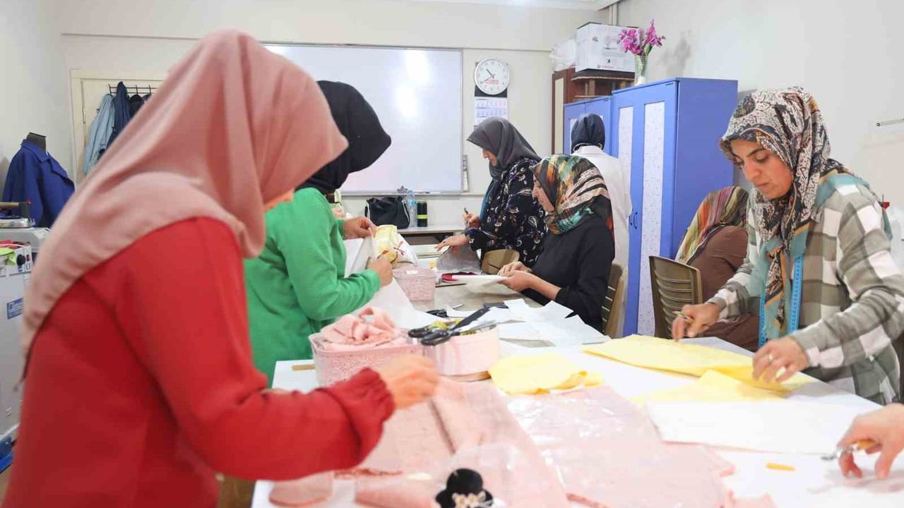 Elazığ Halk Eğitim Merkezi 1.557 kursta 31 bin kişiye eğitim verdi