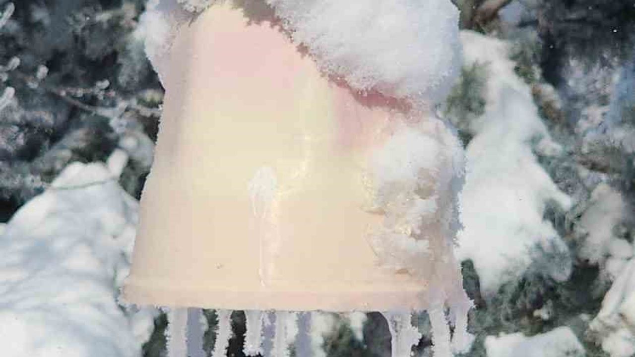 Elazığ Karakoçan'da termometreler -22 dereceyi gösterdi: Don olayları ve kartpostallık görüntüler