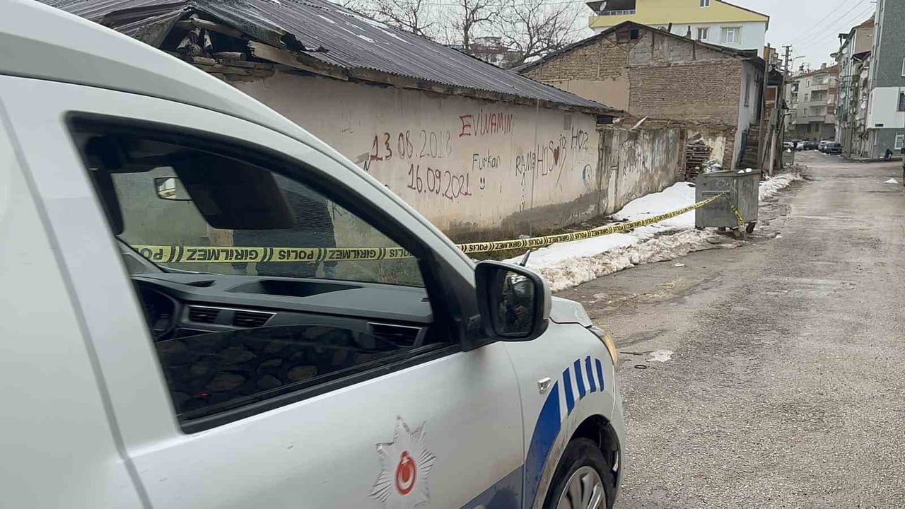 Elazığ Sürsürü Mahallesi'nde rastgele ateş açılması sonucu 1 kişi yaralandı