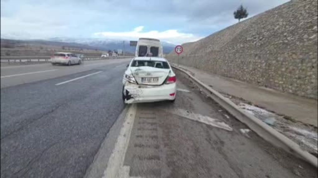 Elmadağ'da 6 araçlık zincirleme kaza: 2 kişi yaralandı