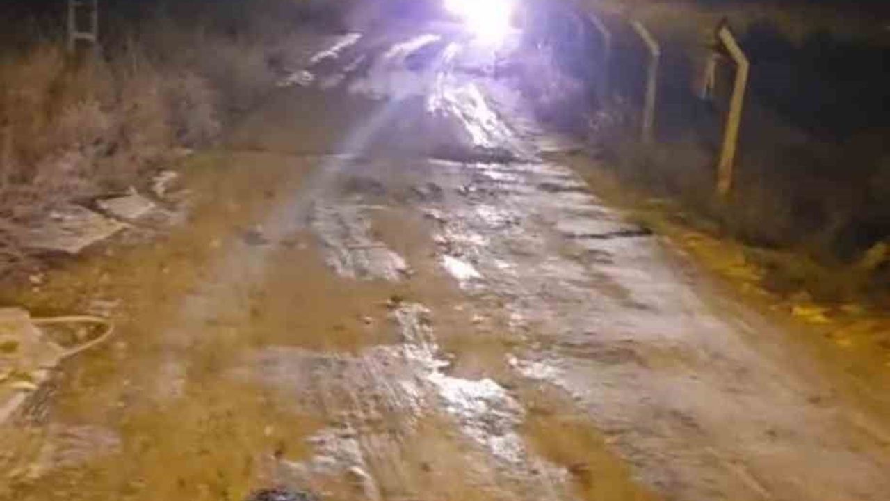 Elmadağ'da vatandaşlar belediyeyi yol bakımında ihmalle suçladı