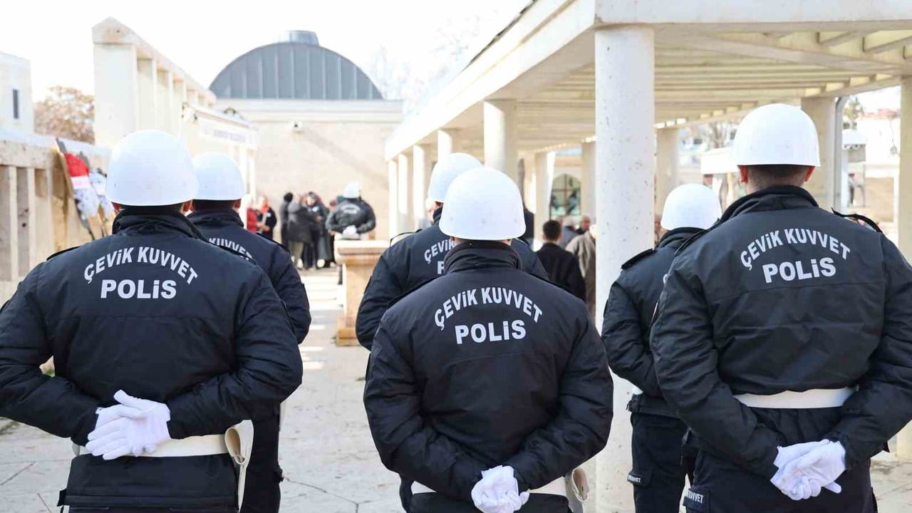 Emekli Polis Memuru Süleyman Gündüz, Kırşehir'de Son Yolculuğuna Uğurlandı