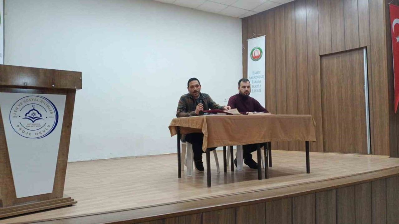 Emet AİHL’de Kariyer Söyleşisi: Emet MYO Akademisyenleri Öğrencilerle Buluştu