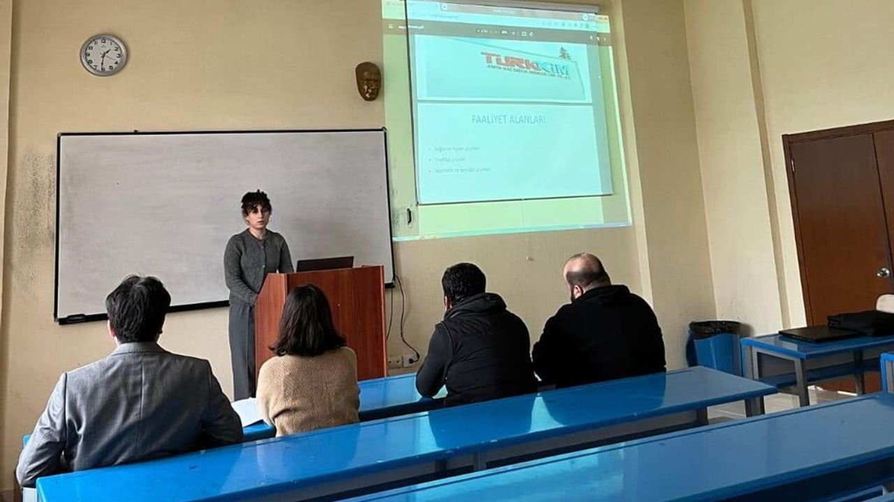 Emet MYO Kimya Teknolojisi Öğrencileri İME Sunumlarında Deneyimlerini Paylaştı