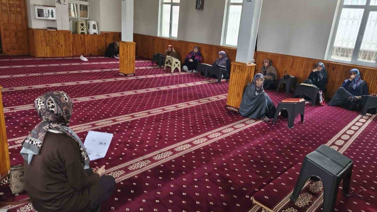 Emet’te 'Şiddetin Türleri ve Sosyal Hizmetlerin Çalışmaları' konulu bilgilendirme etkinliği düzenlendi