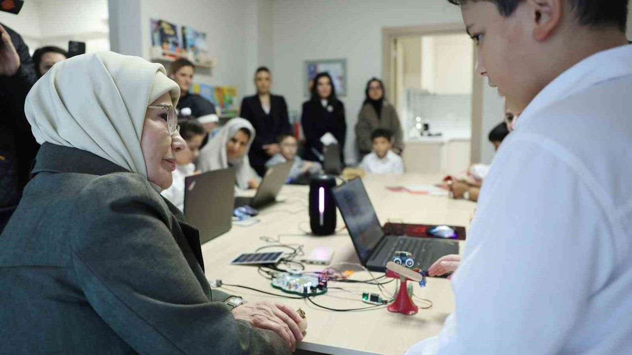 Emine Erdoğan: Gazze’de iki yılda yaklaşık 54 bin çocuk yetim kaldı — Şeyh Zayed Çocuk Evleri ek birimleri açıldı