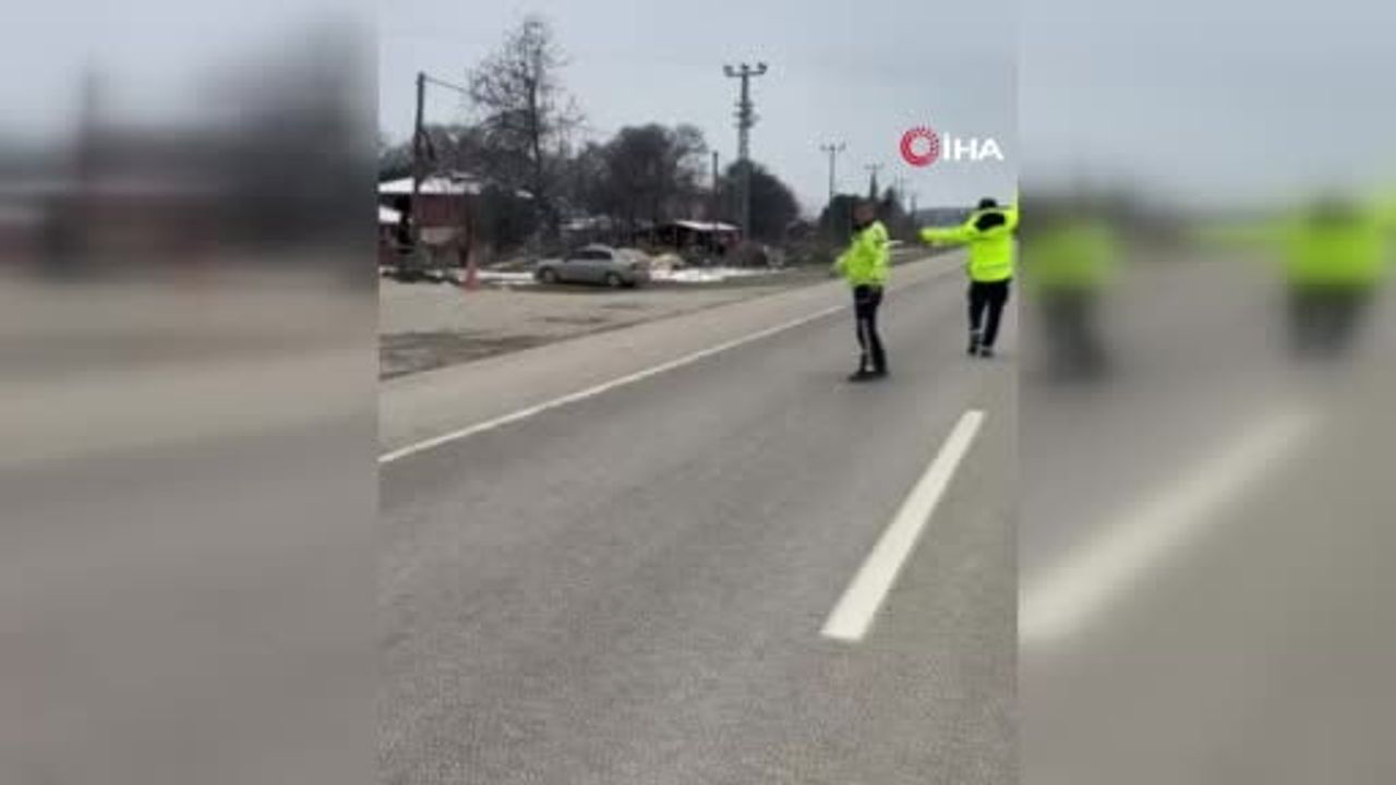 Erbaa'da tırın yatak kısmında saklanan iki Afgan kaçak göçmen yakalandı