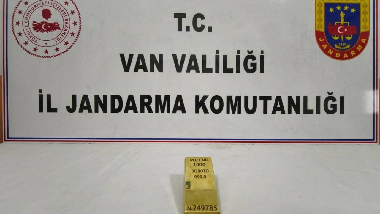 Erciş'te jandarma yol kontrolünde 1 kilogram külçe altın ele geçirildi