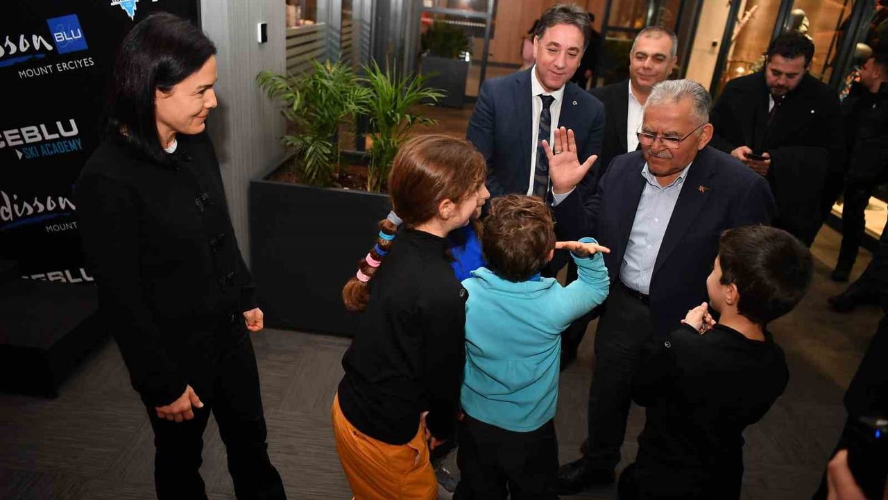 Erciyes Kayak Merkezi, Yurt İçi ve Yurt Dışı Ziyaretçileri Ağırladı; Başkan Büyükkılıç İncelemelerde Bulundu