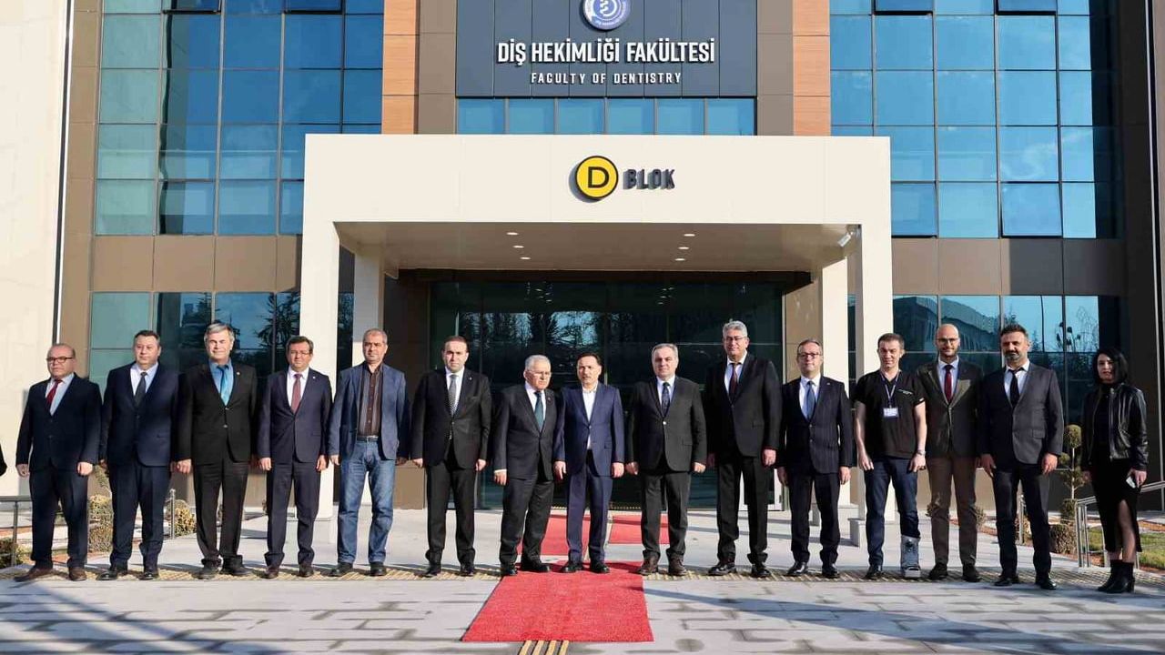 Erciyes Üniversitesi’nin yeni Diş Hastanesi hasta kabulüne başladı