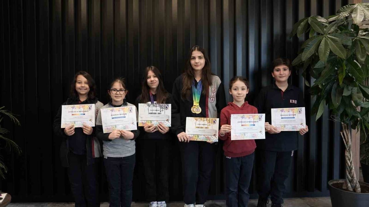 Erdem Koleji öğrencileri SIAT 2025'te uluslararası dereceler elde etti