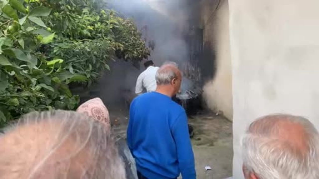 Erdemli’de mutfak yangını belediye personelinin ilk müdahalesiyle büyümeden kontrol altına alındı