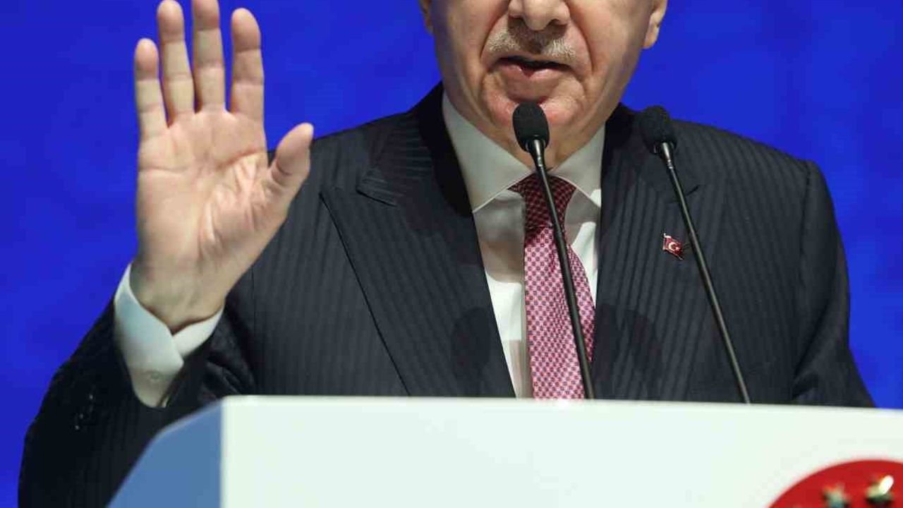 Erdoğan: Muhalefet 'bir avuç rant şebekesinin gündemine hapsoldu'