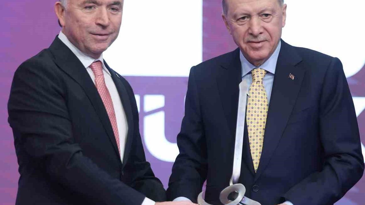 Erdoğan: Yeniden şekillenen dünya düzeninde Türkiye kutup başlarından biri olacak