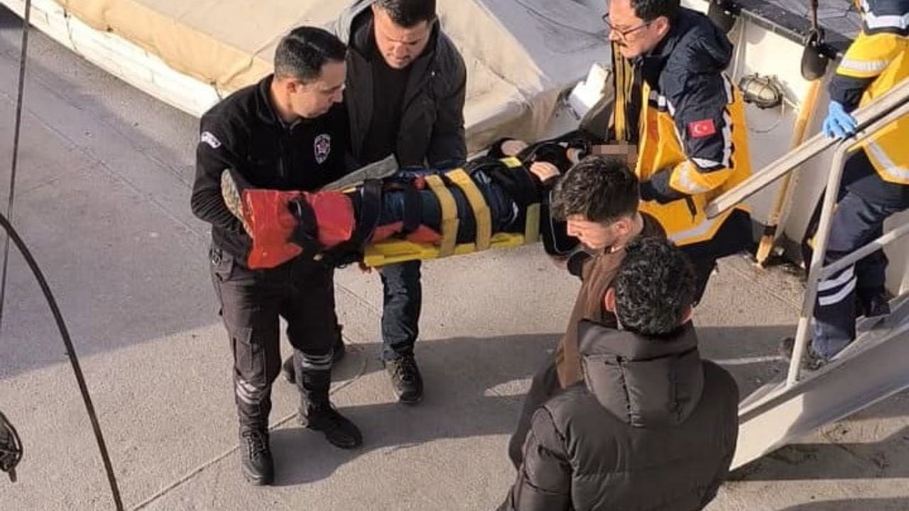 Ereğli'de Alemdar Gemisi'nde merdiven kazası: 11 yaşındaki çocuk hastaneye kaldırıldı