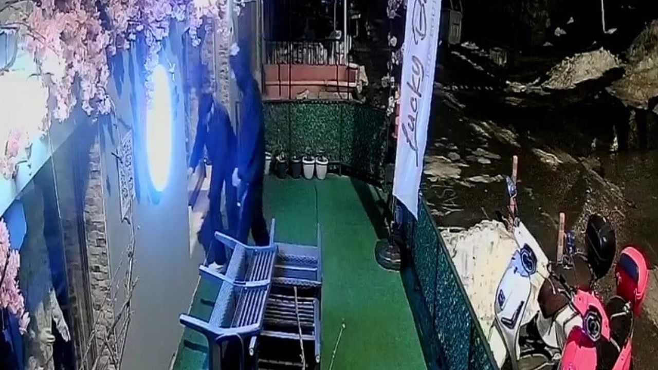 Ereğli'de kardan adamı yıkan gençlerden iç ısıtan özür: Kapıya baklava bıraktılar