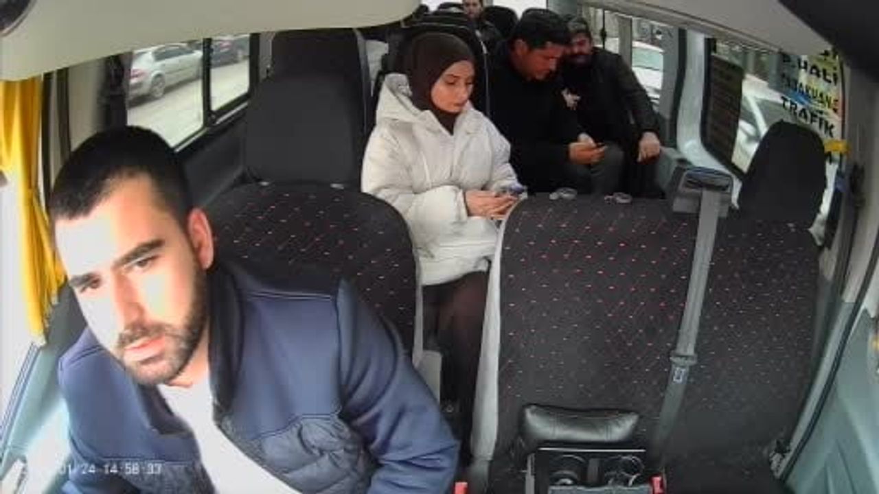 Erenler'de fenalaşan yolcuyu dolmuş şoförü güzergahı değiştirip hastaneye yetiştirdi