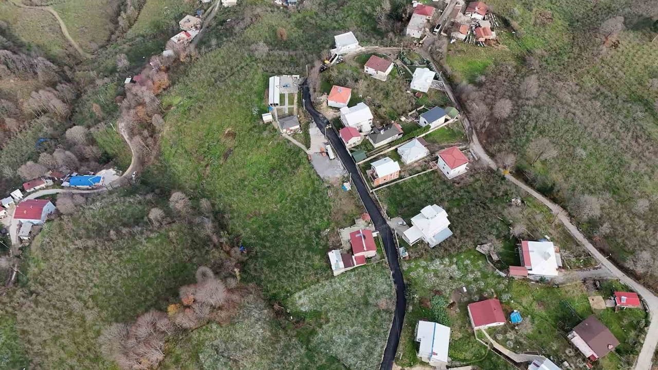 Erenler Tepe Mahallesi'nin 6 kilometrelik ulaşım hattı sıcak asfaltla yenileniyor